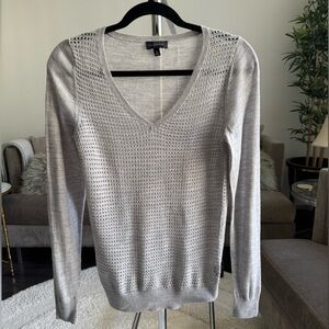The Limited Gray V-Neck Wool Blend Knit Long Sleeve Sweater Size XS or Small